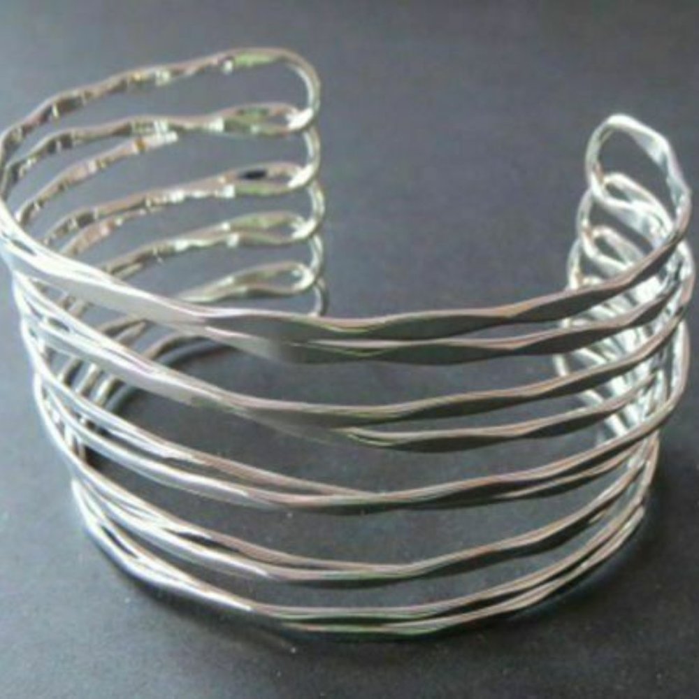 PD-33 Premier Designs Jewelry Adriana Bracelet in Silver RV$32